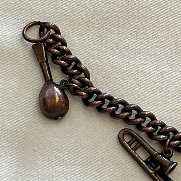 Vintage musical instruments charm bracelet. - Picture 10 of 16